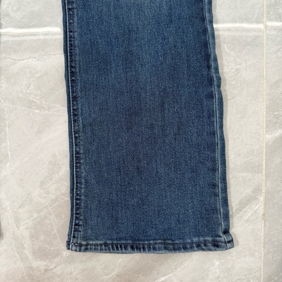 Women’s Old Navy Mid-Rise Wow Boot Cut Medium Wash Jeans Size 8 Petite - Picture 9 of 16